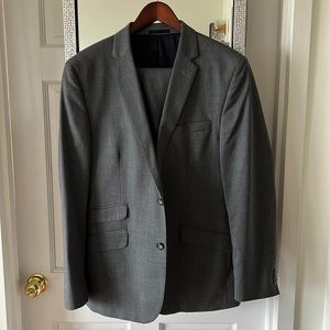 Kenneth Cole New York Suit 42R GREY